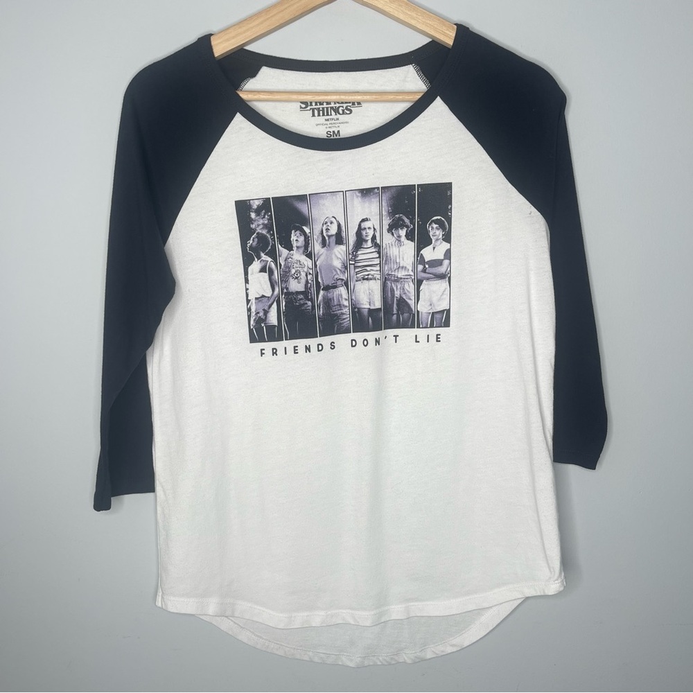 Netflix Stranger Things 'Friends Don't Lie' 3/4 Tee (Small)‎